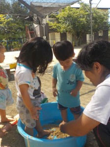 変な感触でわらっちゃうね