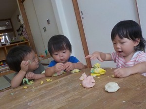 えい、えい、ぺったん!とおしゃべりがとまりません