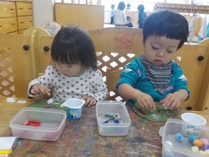 ぺたぺた・・・少し貼りにくいな