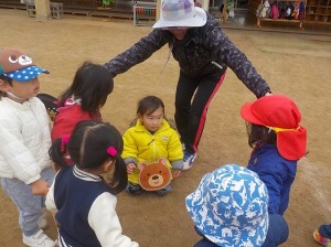 くまさーんくま役は「くまさーん」と名前を呼ばれるまでじっと待っています