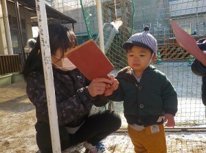 保育者と一緒に