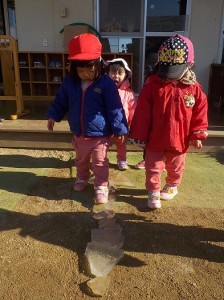 みてみて、渡れるよ