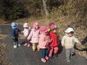 手をつないで歩ける距離が長くなりました