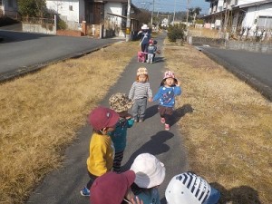 なにかきこえるね。