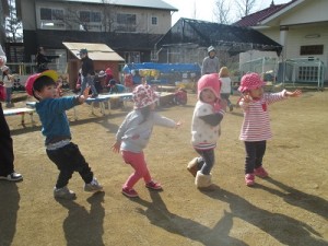 外でおどるとたのしいね