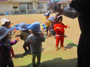 手を「ぶらぶら」揺らすよ