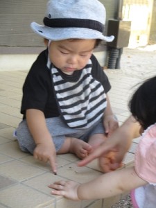 これなんだろう？「ダンゴムシだよ」