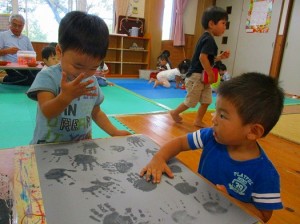 ぎゅっと押したら型がつくよ